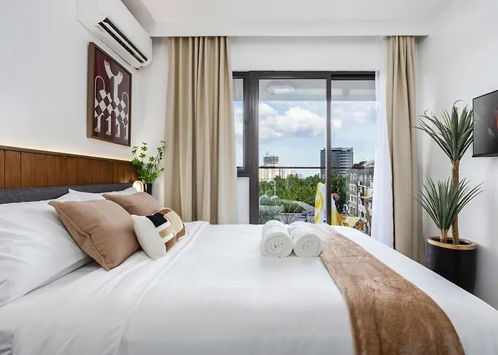 Chellewood Terrace 2br Suite, Balcony & Pool View