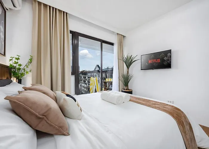 Chellewood Terrace 2br Suite, Balcony & Pool View Apartment Cebu