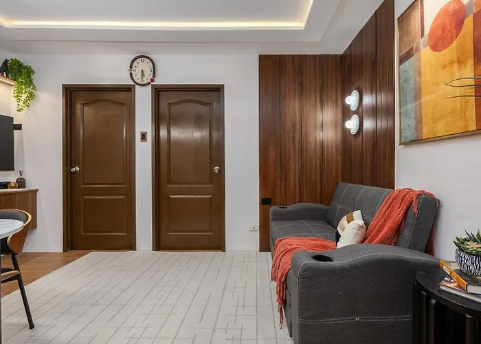 Chellewood Terrace 2br Suite, Balcony & Pool View