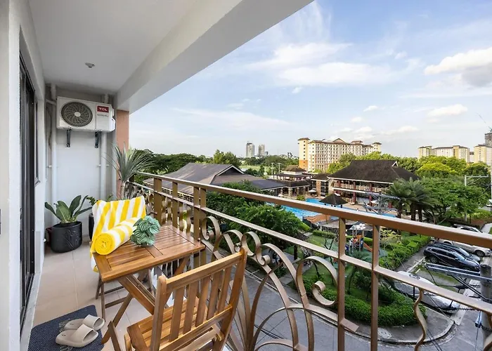 Apartment Chellewood Terrace 2br Suite, Balcony & Pool View *