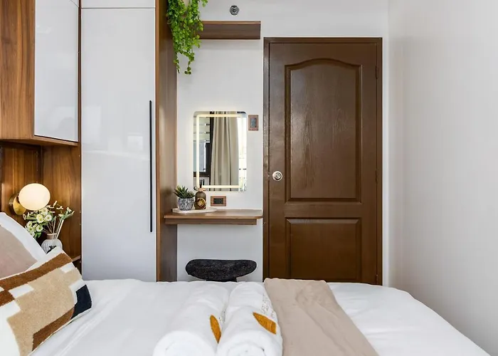Chellewood Terrace 2br Suite, Balcony & Pool View Apartment Cebu