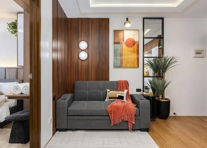 Chellewood Terrace 2br Suite, Balcony & Pool View