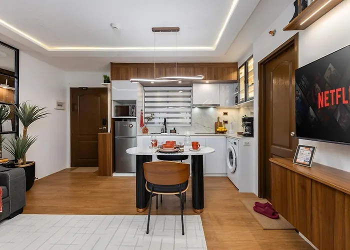 Apartment Chellewood Terrace 2br Suite, Balcony & Pool View