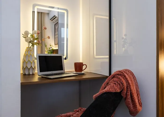 Chellewood Terrace 2br Suite, Balcony & Pool View *