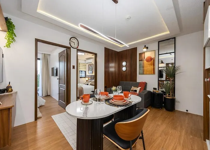 Chellewood Terrace 2br Suite, Balcony & Pool View Apartment *